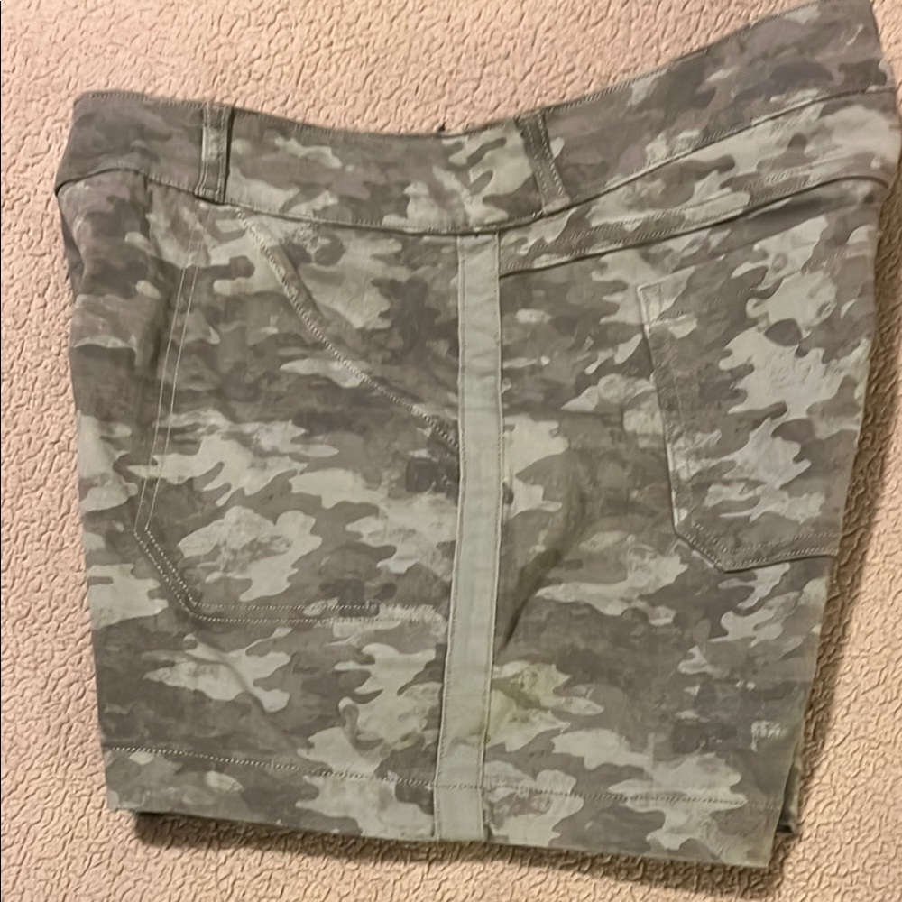 Spanx Camouflage  Shorts - Picture 3 of 4